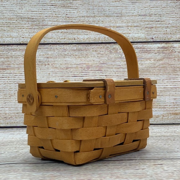 Longaberger Wicker Basket with Lid and Handle Vintage Picnic Storage Decor - Picture 2 of 9